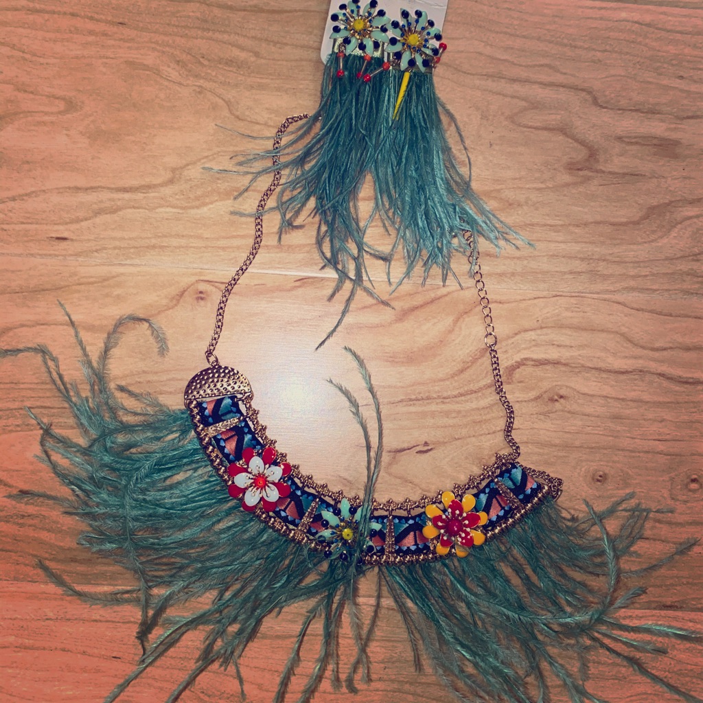 Nwt Green Feather Necklace + Earrings Set Statement Jewelry For Bold Looks